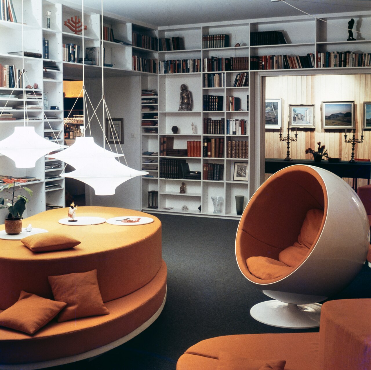 Asko Oy’s Markerting Director’s Iiro Santalahti’s Home’s Living Room I — Home & Living | RESIMLAND