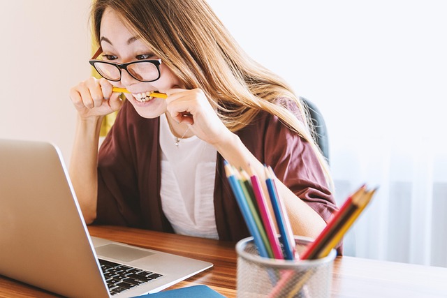 Laptop Woman Education Study — Education | RESIMLAND