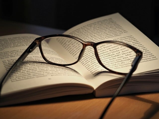 Read Literature A Book Glasses — Education | RESIMLAND