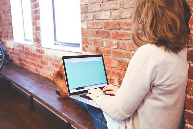 Student Typing Keyboard Text — Business | RESIMLAND